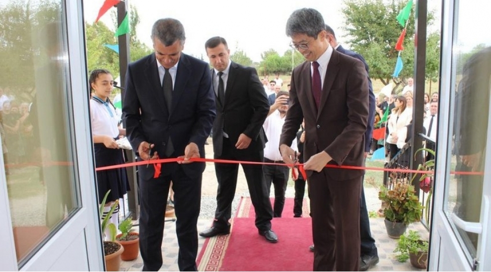 yaponiyanin-yeni-xocavend-qesebe-mektebinin-temir-ve-inshasi-ile-bagli-layihesinin-achilishi-olub-foto