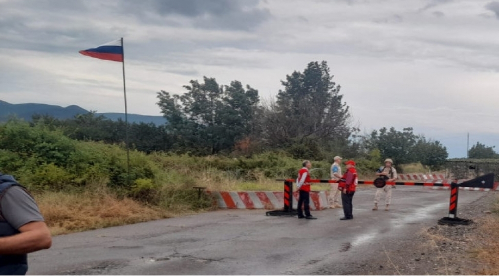 diplomatlar-agdam-esgeran-xankendi-yolunda-azqac-in-erzaq-yukleri-olan-menteqe-ile-tanish-olurlar-yenilenib
