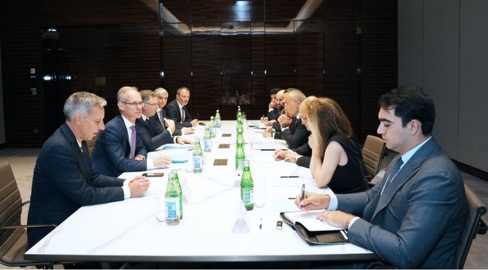 azerbaycan-total-energies-ile-birge-layiheleri-muzakire-edib