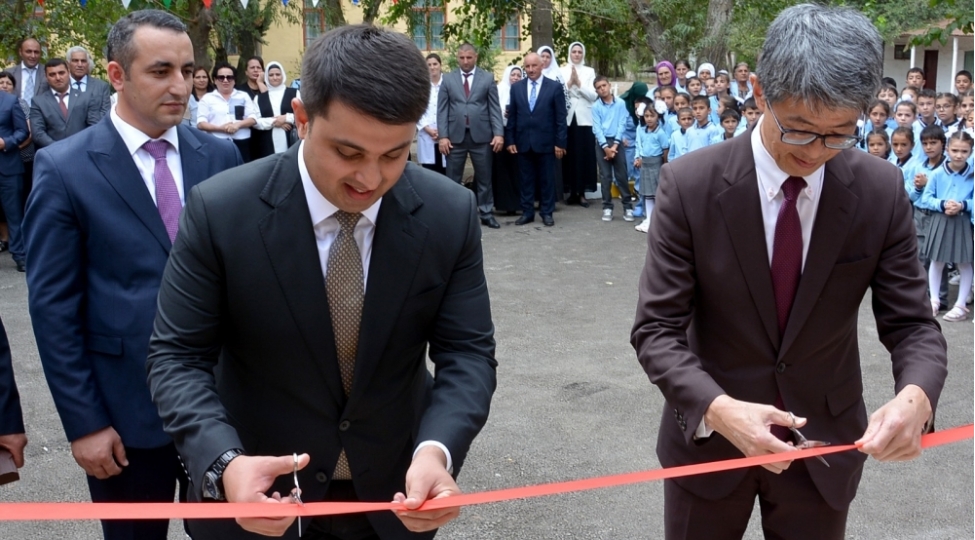neftchalada-qirmizikend-kend-mektebinin-elave-binasinin-inshasi-layihesinin-teqdimati-olub-foto