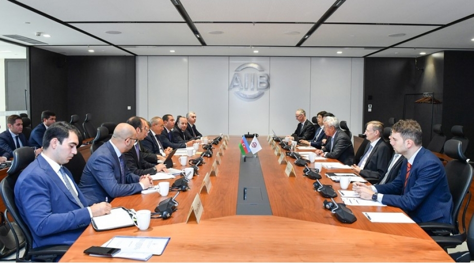 azerbaycan-chin-ile-orta-dehliz-uzre-emekdashliq-imkanlarini-tehlil-edib-foto