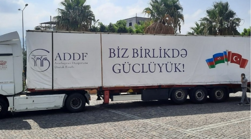 azerbaycan-turkiyenin-zelzeleden-zerercheken-bolgesine-3000-mektebli-desti-gonderib