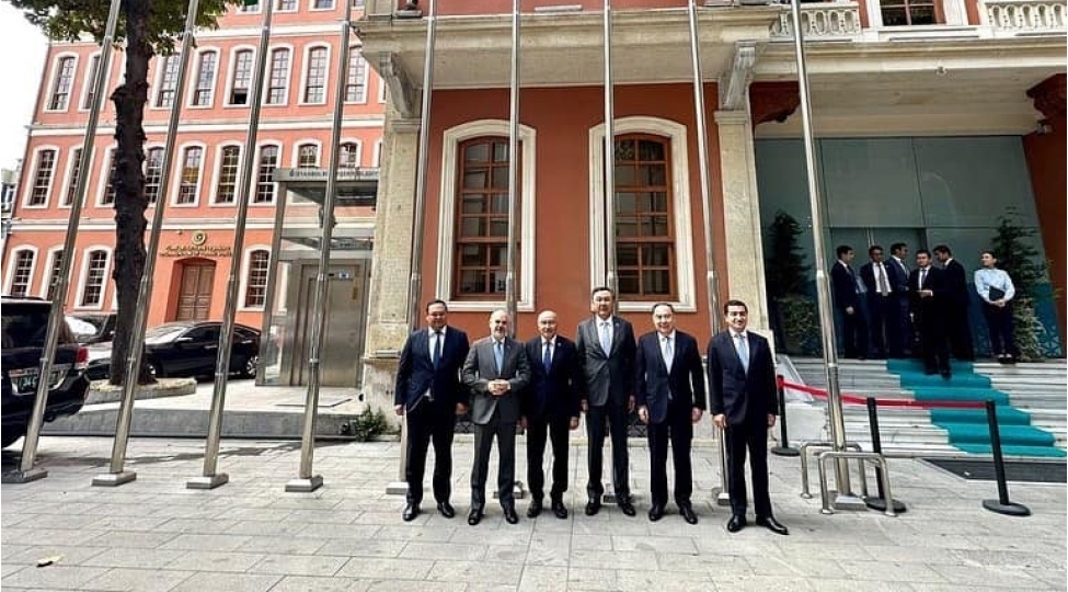 istanbulda-azerbaycanin-teshebbusu-ile-tdt-olkelerinin-dovlet-bashchilarinin-komekchileri-gorushub