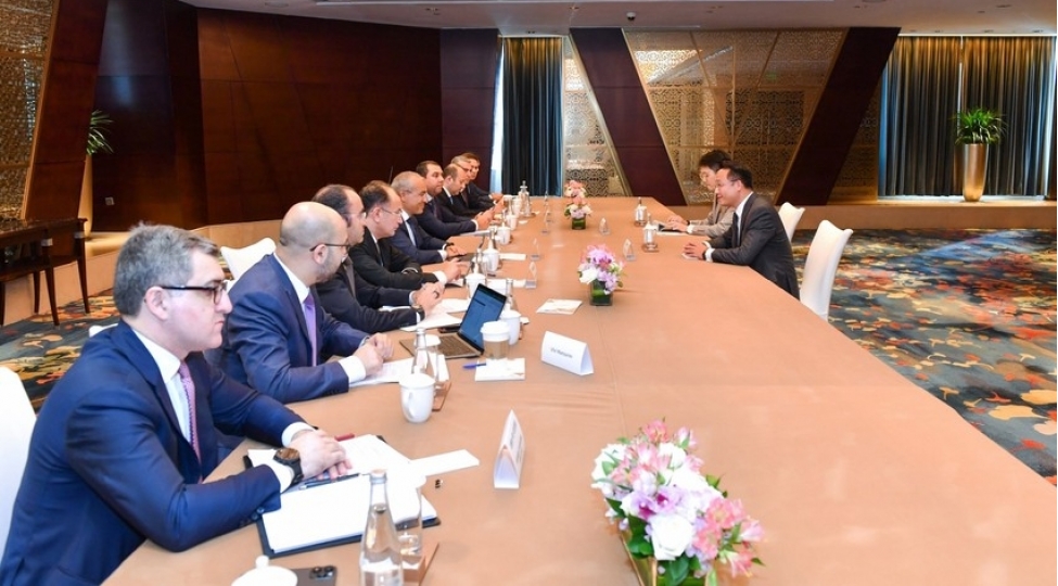 azerbaycanin-iqtisadiyyat-naziri-envision-energy-shirketinin-vitse-prezidenti-ile-muzakireler-aparib