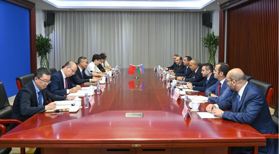azerbaycan-chin-ile-iqtisadiyyatin-reqemsallashdirilmasini-muzakire-edib