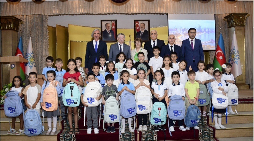 xetai-rayonunda-birincilere-hediyye-teqdim-olunub-foto