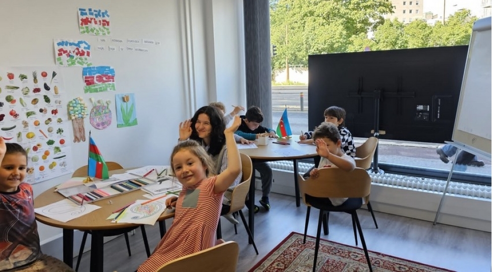 helsinki-azerbaycan-evindeki-heftesonu-mektebinde-derslere-start-verilib
