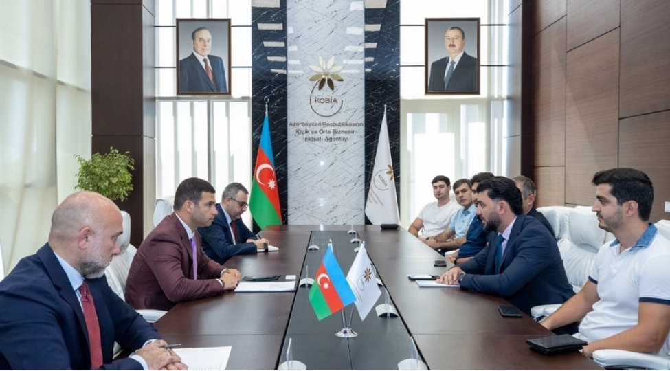 kobia-dashima-ve-kuryer-xidmeti-gosteren-sahibkarlarla-sektordaki-chetinlikleri-muzakire-edib-foto