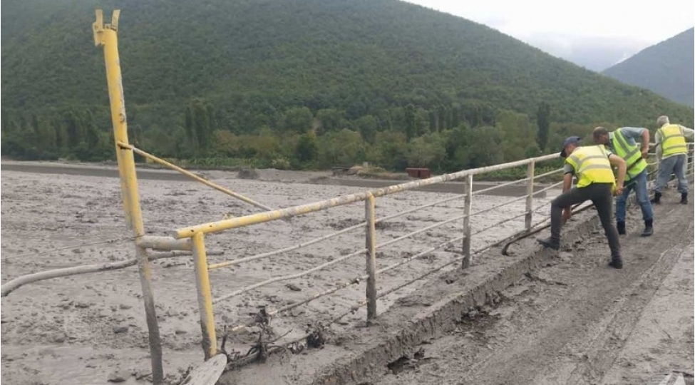 shekinin-bash-goynuk-avtomobil-yolunda-selin-fesadlari-aradan-qaldirilib-foto