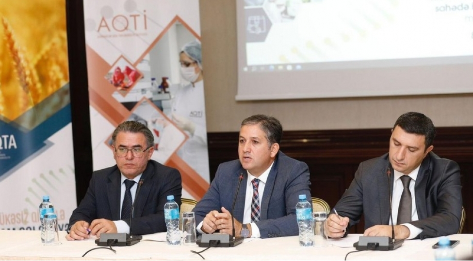 aqta-ve-media-jurnalistler-uchun-telim-kechirir-foto