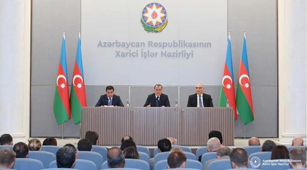 azerbaycan-xin-ermenistan-bir-neche-yolun-sinxron-istifadesi-muzakirelerinden-numayishkarane-yayinib