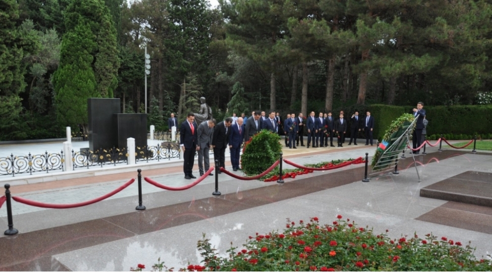 turk-dovletlerinin-fovqelade-hallar-nazirleri-heyder-eliyevin-mezarini-ve-shehidler-xiyabanini-ziyaret-edibler-foto