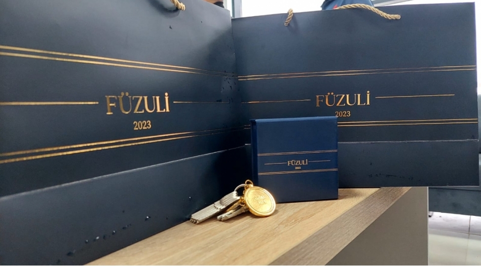 fuzuliye-yeni-kochurulen-ailelere-menzillerinin-acharlari-teqdim-edilib-foto