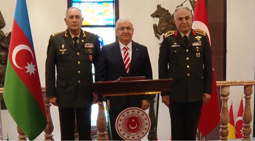 turkiyenin-milli-mudafie-naziri-kerim-veliyevi-qebul-edib