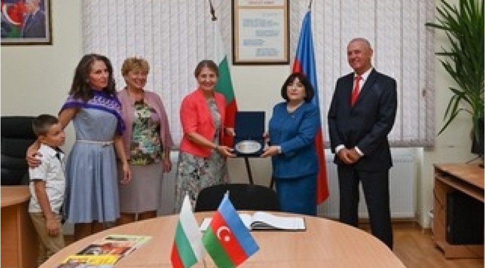 sahibe-qafarova-bolqaristanda-azerbaycan-dili-ve-medeniyyeti-merkezi-ile-tanish-olub