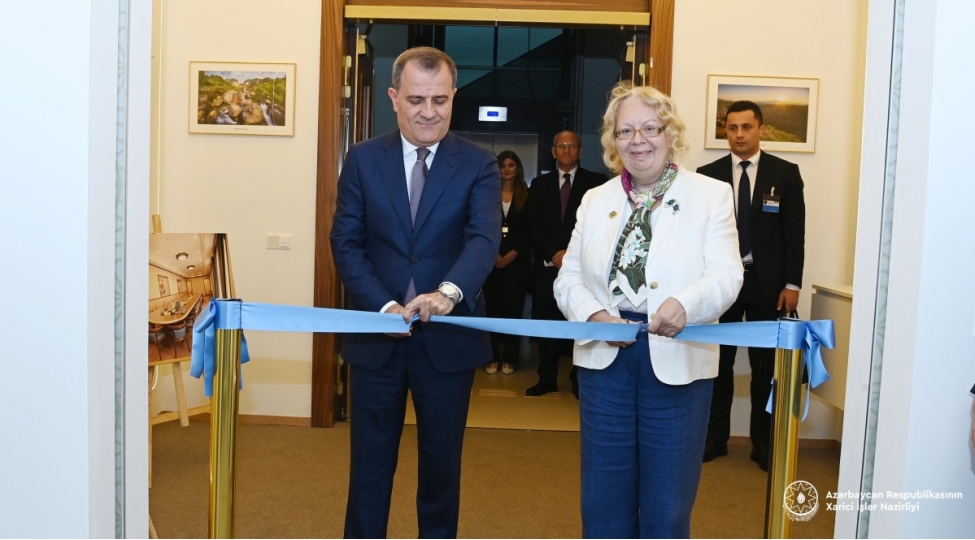 bmt-nin-cenevredeki-tarixi-binasinda-azerbaycan-otagi-achilib-foto