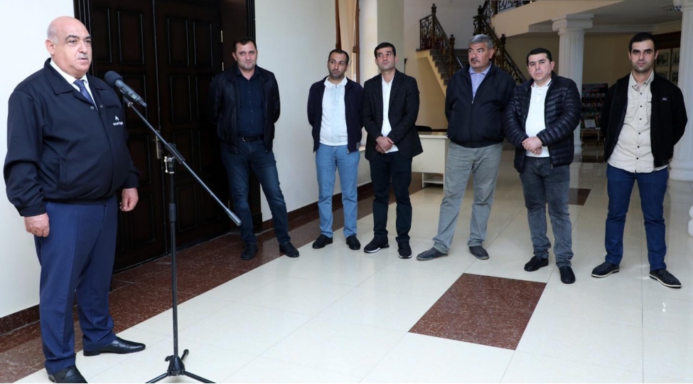 azeriqazresmileri-kurdemirde-sahikarlarin-problem-ve-tekliflerini-dinleyibler-foto