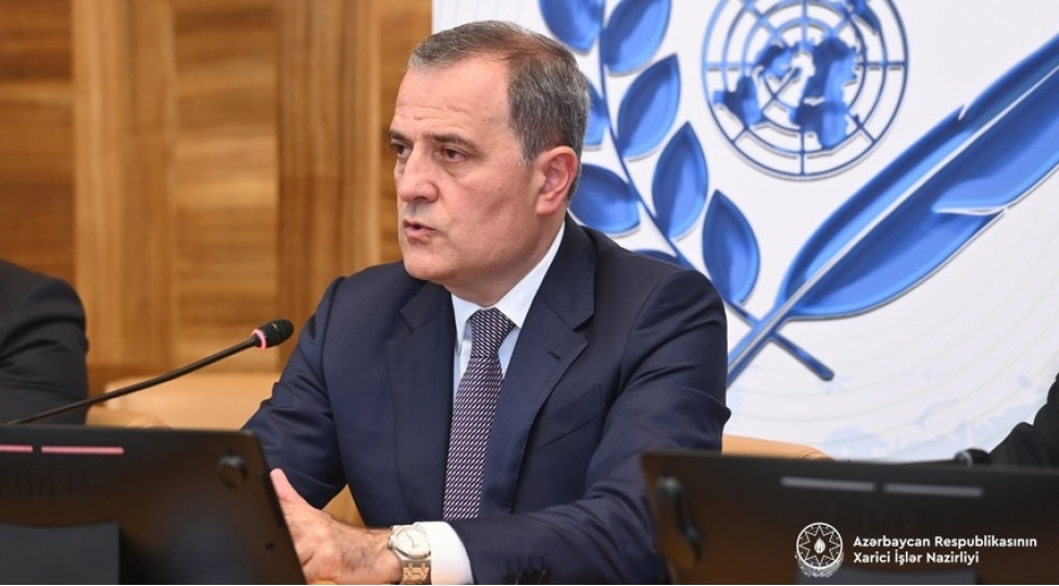 ceyhun-bayramov-azerbaycanin-sulh-teshebbusleri-barede-xarici-jurnlistlere-melumat-verib