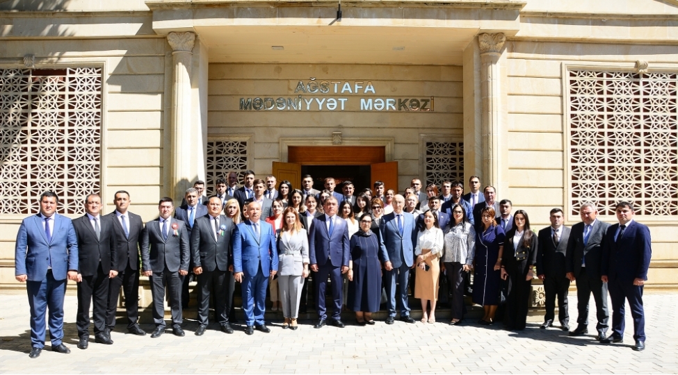 genclerimiz-heyder-eliyev-irsini-derinden-oyrenmelidirler-foto