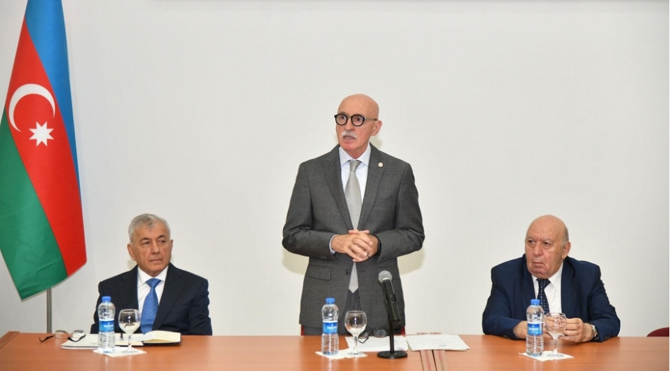 baki-muhendislik-universitetinin-yeni-rektoru-kollektive-teqdim-olunub-foto