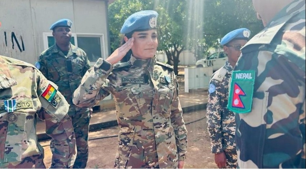azerbaycanli-qadin-herbchi-sulhmeramli-fealiyyetine-gore-bmt-den-medal-alib