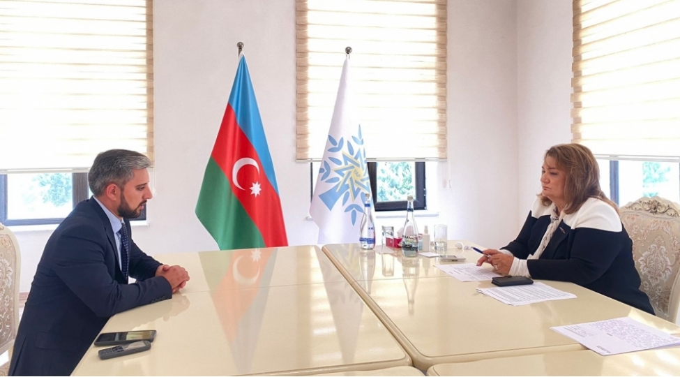 hicran-huseynova-sumqayitda-vetendashlari-qebul-edib-foto