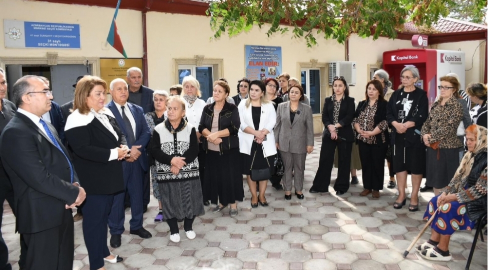 corat-qesebesinde-partiya-feallari-ve-sakinlerle-gorush-kechirilib-foto