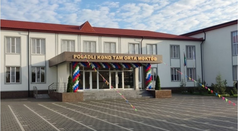 heyder-eliyev-fondunun-agcabedide-insha-etdiyi-mekteb-istifadeye-verilib-foto