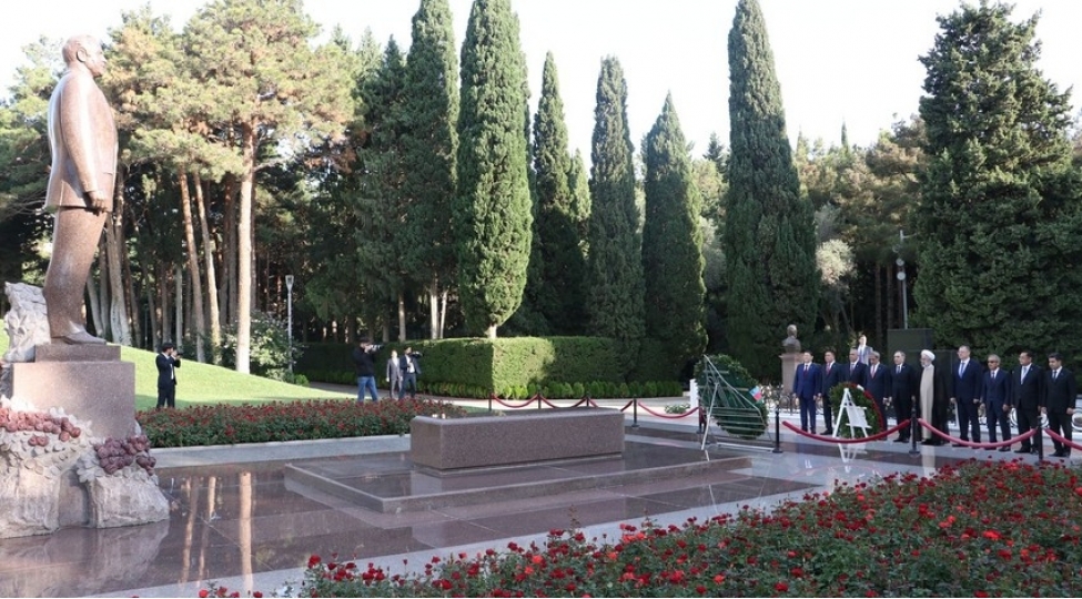 xarici-olkelerin-bash-prokurorlari-fexri-xiyabani-ve-shehidler-xiyabanini-ziyaret-edib