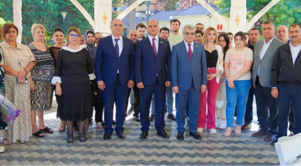 bineqedide-partiya-feallari-ve-sakinlerle-novbeti-gorush-kechirilib