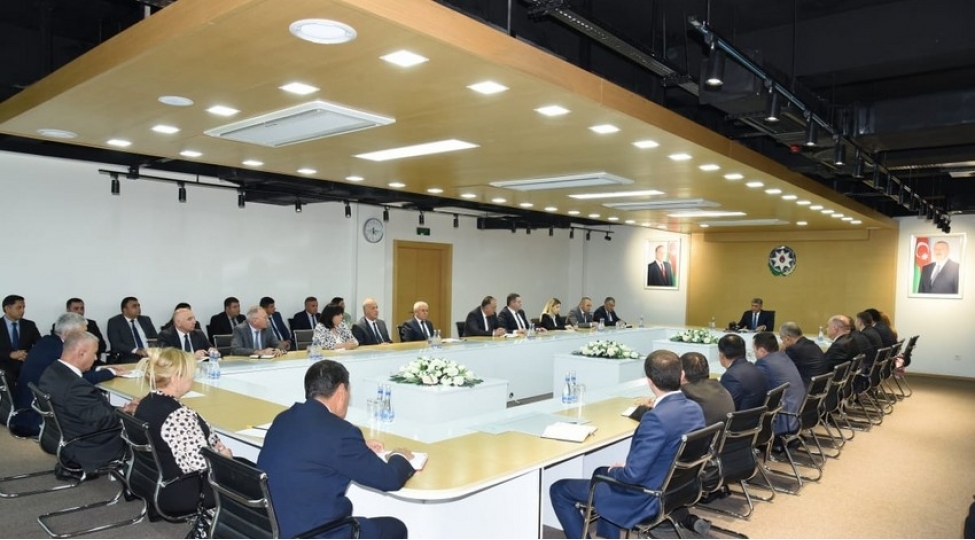 ali-mehkemenin-plenumunun-qerarlarinin-teleblerine-ciddi-emel-olunmasi-ile-bagli-hakimlere-tovsiyeler-verilib