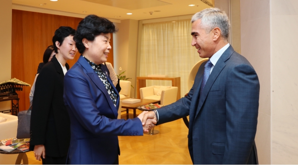 shanxay-emekdashliq-teshkilatinin-numayendeleri-heyder-eliyev-fondunda-olub-foto