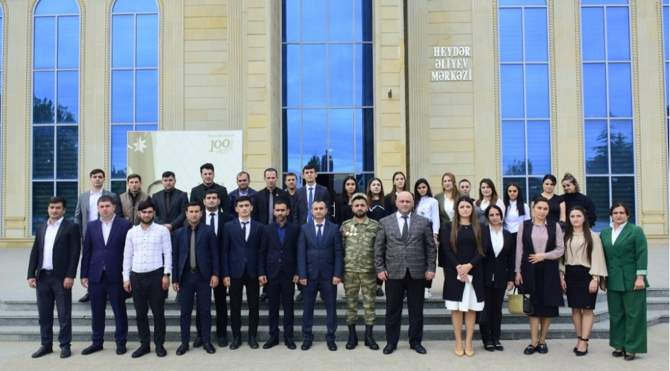 genc-partiya-feallari-heyder-eliyev-merkezini-ziyaret-edibler-foto-13