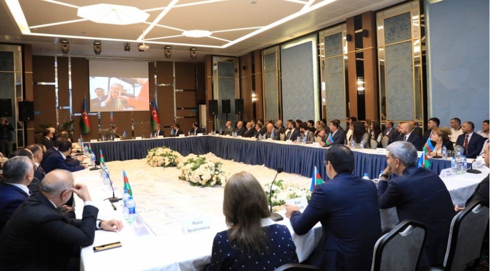 azerbaycanda-neft-senayesinin-inkishafi-ulu-onderin-adi-ile-baglidir-foto