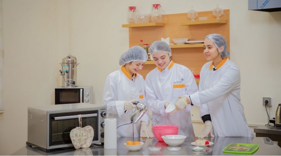 116-yeni-mektebde-peshe-temayullu-sinifler-fealiyyete-bashlayib-foto