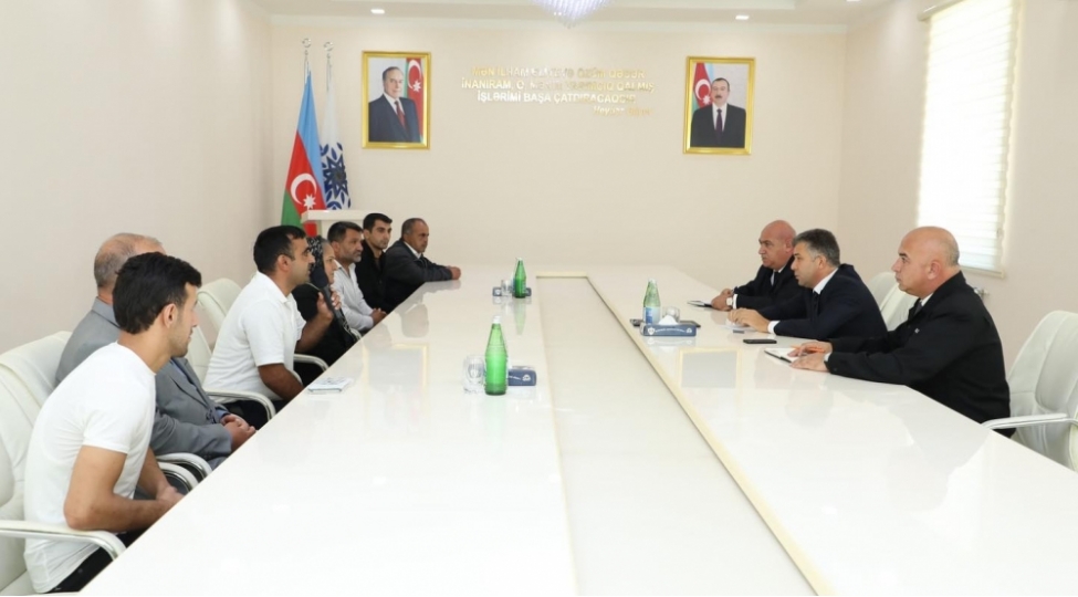 ruslan-eliyev-kurdemirde-vetendash-qebulu-kechirib-foto