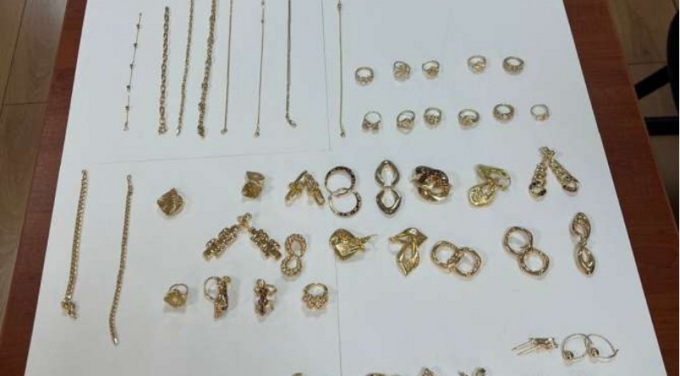 istanbuldan-bakiya-qizil-zinet-eshyalarinin-qachaqmalchiliq-yolu-ile-kechirilmesinin-qarshisi-alinib
