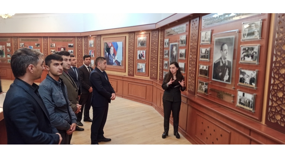 genc-partiya-feallari-heyder-eliyev-merkezini-ziyaret-edibler-foto-14