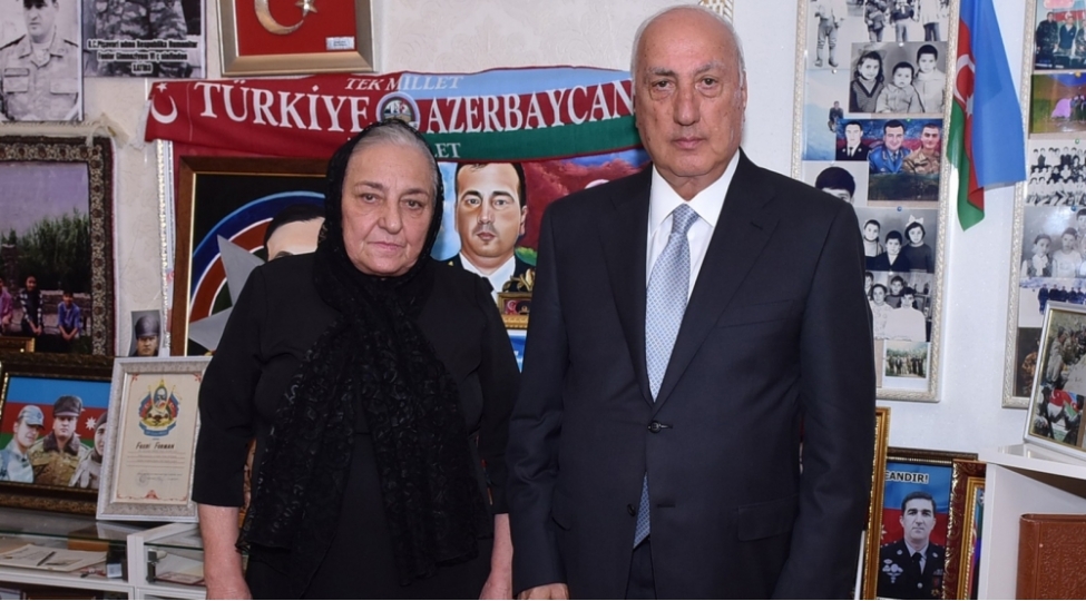 zakir-ferecov-polad-heshimovun-anasi-ile-gorushdu-foto