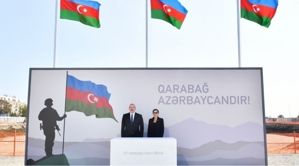 prezident-ilham-eliyev-ve-birinci-xanim-mehriban-eliyeva-bakida-inshasi-davam-etdirilen-zefer-parkinda-olublar-yenilenib