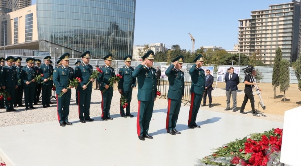 dsx-rehberliyi-ikinci-fexri-xiyaban-ve-herbi-qenimetler-parkini-ziyaret-edib-foto