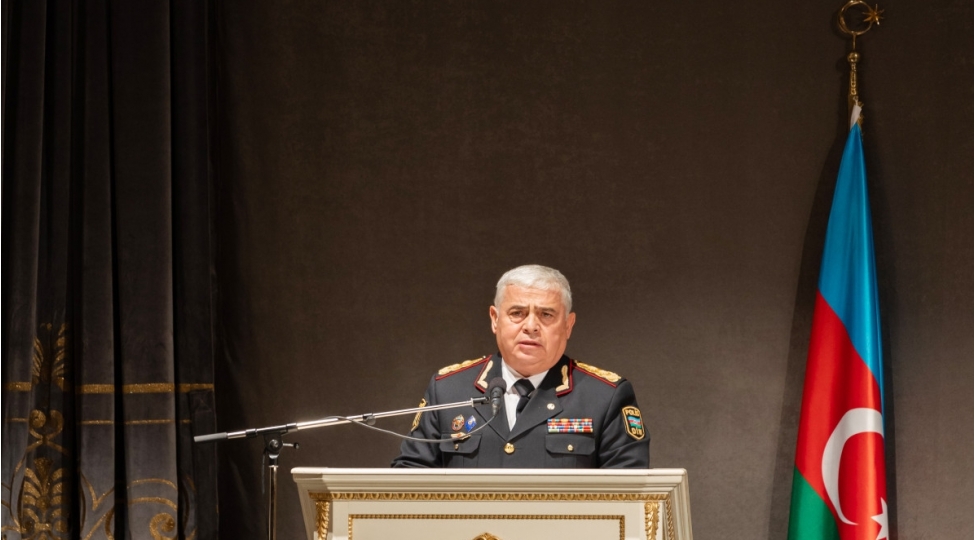 din-anim-gunune-hesr-olunmush-tedbir-kechirib
