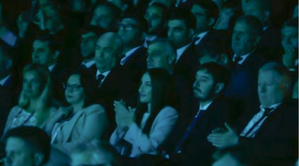 heyder-eliyev-xanimi-ile-astronavtika-konqresinde-video