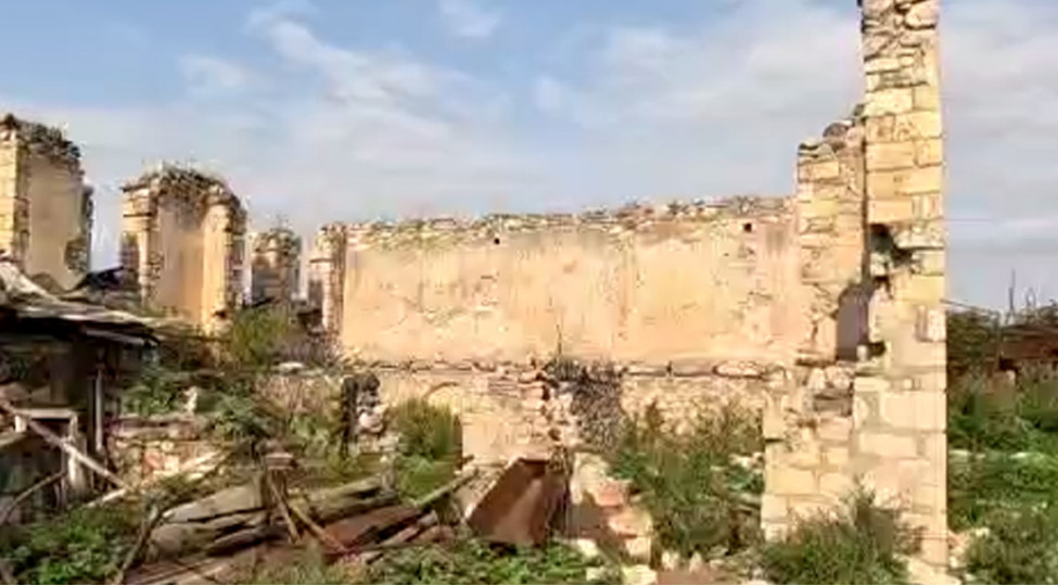 shushanin-malibeyli-kendindeki-mescidin-ermeniler-terefinden-tehqir-edilmesi-fakti-uze-chixib