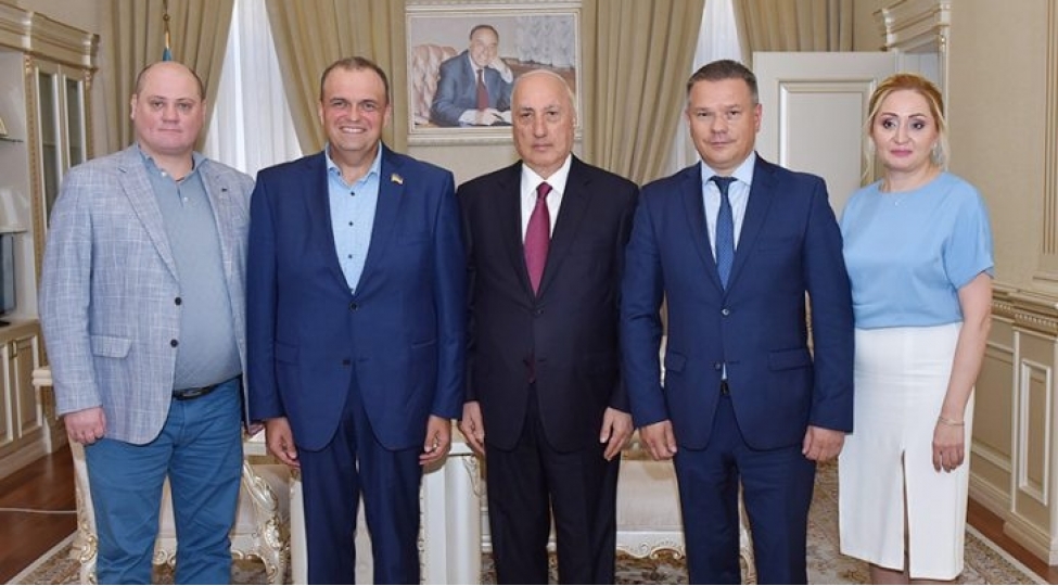 zakir-ferecov-ukraynanin-cherkassi-sheherinin-numayende-heyetini-qebul-edib-foto