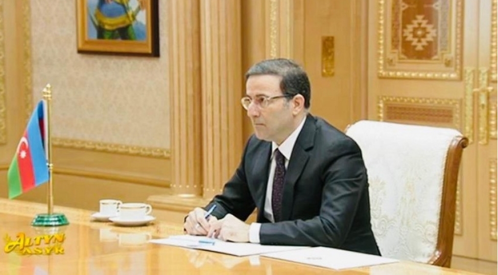 azerbaycan-sefiri-etimadnamesini-turkmenistan-prezidentine-teqdim-edib