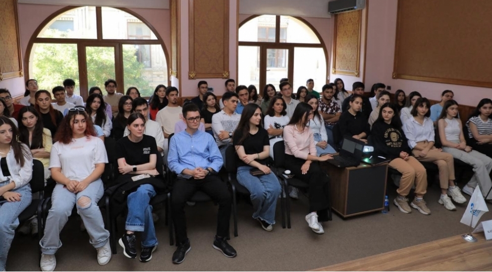 davam-gencler-herekati-terefinden-informasiya-muharibesi-ile-bagli-maariflendirme-ayi-davam-edir-foto