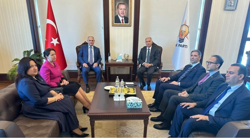 yap-sedrinin-muavini-ile-ak-parti-sedrinin-birinci-muavini-arasinda-gorush-kechirilib-foto
