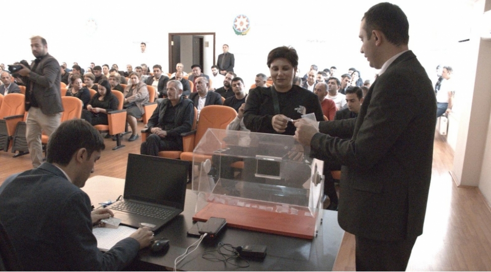 daha-114-aile-fuzuli-sheherine-kochurulur-foto