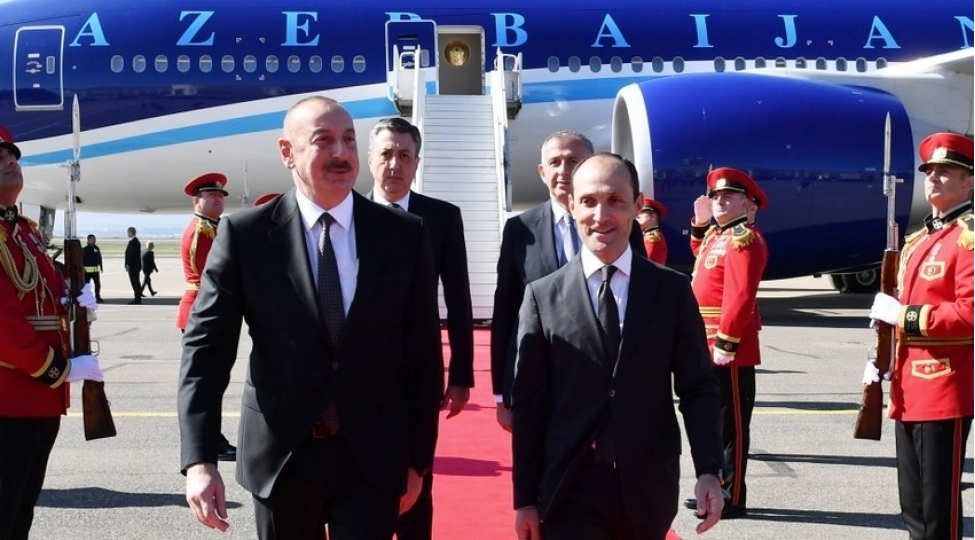 prezident-ilham-eliyev-irakli-qaribashvilinin-deveti-ile-gurcustana-ishguzar-sefere-gelib